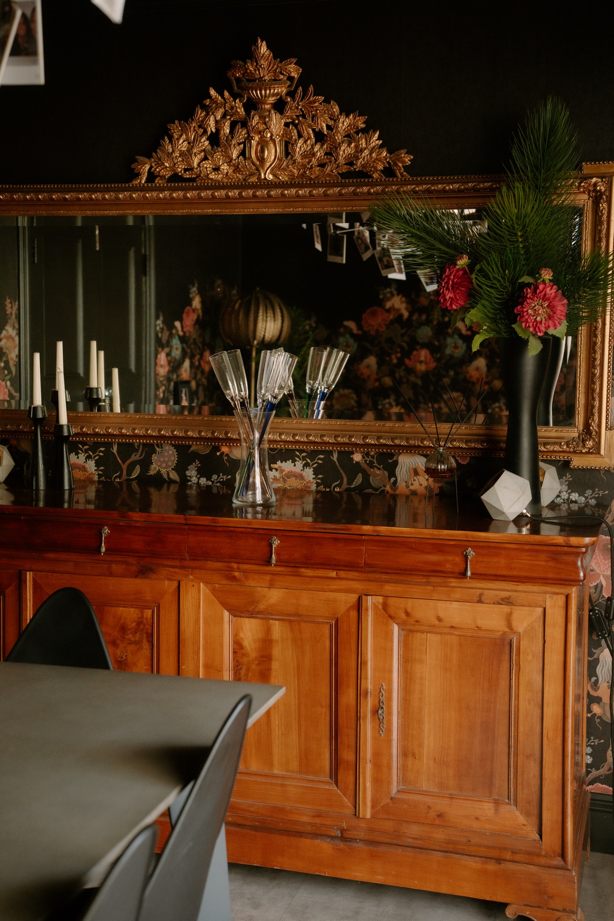 Dining room furniture and finishes