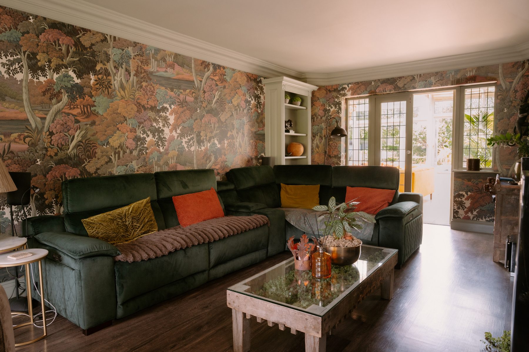 Wide professional view of the patterned lounge